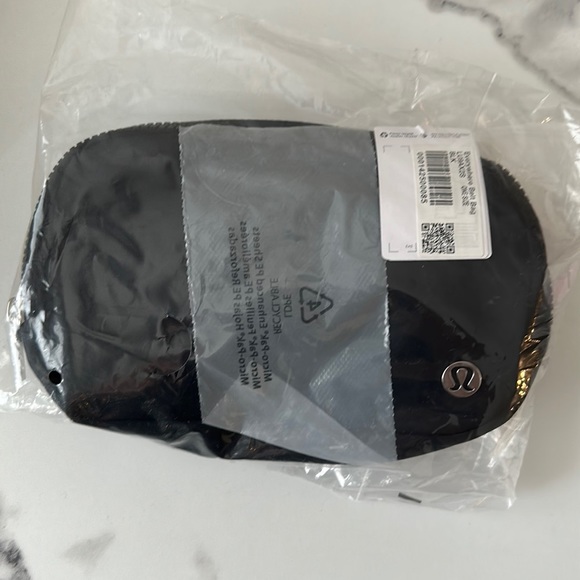 lululemon athletica Handbags - New Lululemon Everywhere Belt Bag 1L Black